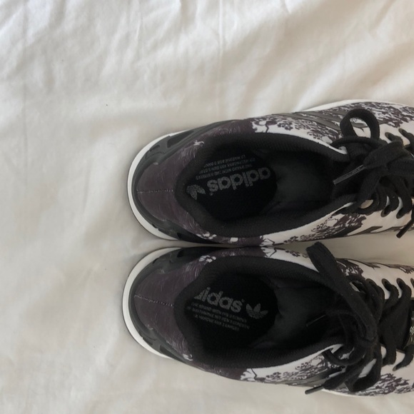 Casual adidas shoes - Picture 3 of 7